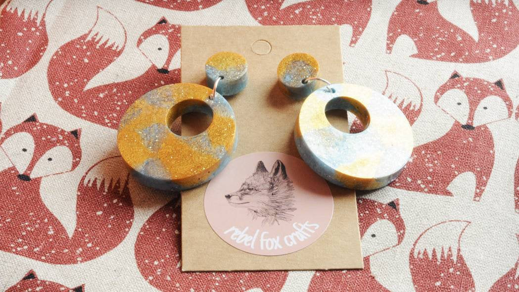 Vintage Retro Rockabilly Style Blue and Gold Glitter Ombre Circle Dangle Drop Stud Earrings