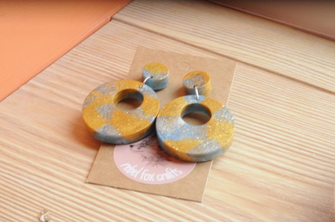Vintage Retro Rockabilly Style Blue and Gold Glitter Ombre Circle Dangle Drop Stud Earrings