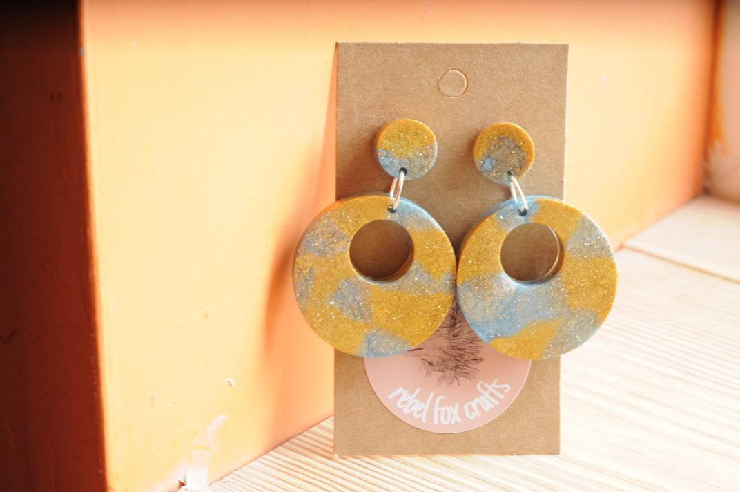 Vintage Retro Rockabilly Style Blue and Gold Glitter Ombre Circle Dangle Drop Stud Earrings